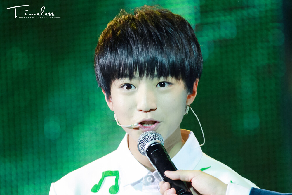 #王俊凯# #TFBOYS王俊凯# #TFBOYS# 151108 组合成员生日会 cr：Timeless_KarRoy凯源