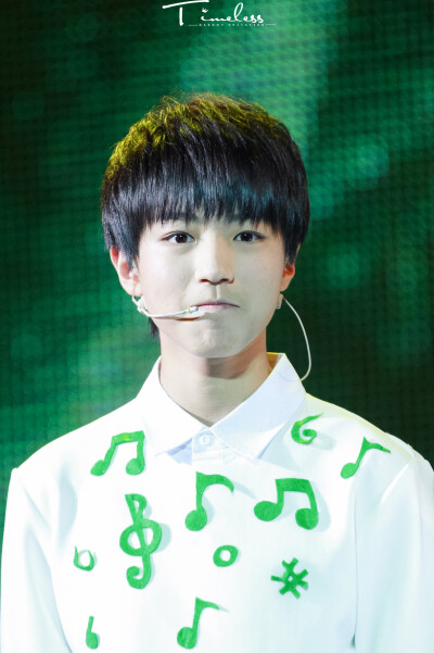 #王俊凯# #TFBOYS王俊凯# #TFBOYS# 151108 组合成员生日会 cr：Timeless_KarRoy凯源