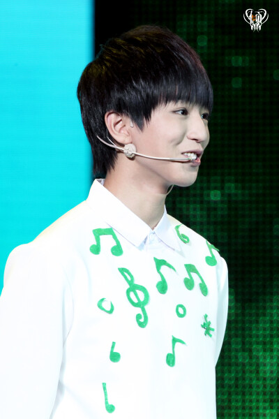 #王俊凯# #TFBOYS王俊凯# #TFBOYS# 151108 组合成员生日会 cr：TogetherForever_倾心站