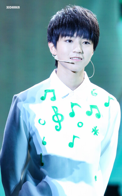 #王俊凯# #TFBOYS王俊凯# #TFBOYS# 151108 组合成员生日会 cr：不冷静的希大人