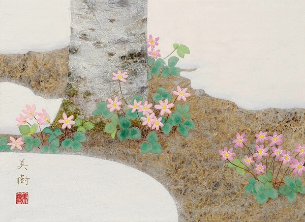 日本插画师 Noji Mikiko（野地美树子） 喜欢用画笔记录四季之美。她的画风温柔优美，多以花草植木的自然形态展现大自然的四季景象，春有百花繁盛，夏有绿叶茵茵，秋有落叶满地，冬有白雪皑皑，色彩淡雅舒适。每一幅作品都像一首打动人心的小诗，欣赏她的画作让人倍感治愈。