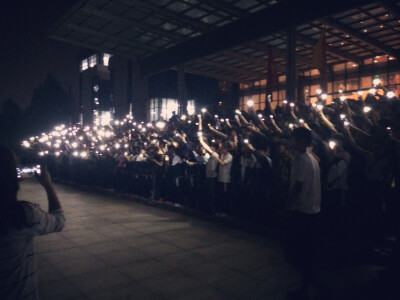 合唱在文鼎排到凌晨的感动