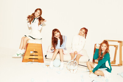 lovelyz（러블리즈），是Woollim entertainment于2014年推出的首支女子组合，成员由李秀晶、刘智嫒、徐智秀、李美珠、金智妍、朴明恩、柳秀静、郑艺仁八人组成