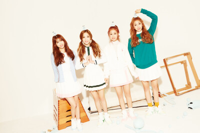 lovelyz（러블리즈），是Woollim entertainment于2014年推出的首支女子组合，成员由李秀晶、刘智嫒、徐智秀、李美珠、金智妍、朴明恩、柳秀静、郑艺仁八人组成
