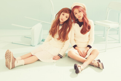 lovelyz（러블리즈），是Woollim entertainment于2014年推出的首支女子组合，成员由李秀晶、刘智嫒、徐智秀、李美珠、金智妍、朴明恩、柳秀静、郑艺仁八人组成