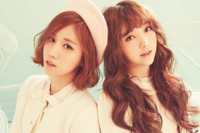 lovelyz（러블리즈），是Woollim entertainment于2014年推出的首支女子组合，成员由李秀晶、刘智嫒、徐智秀、李美珠、金智妍、朴明恩、柳秀静、郑艺仁八人组成