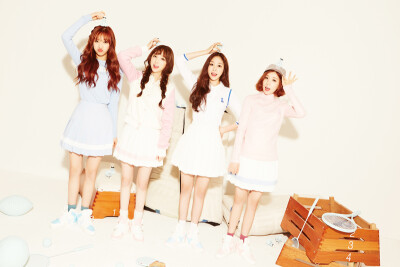 lovelyz（러블리즈），是Woollim entertainment于2014年推出的首支女子组合，成员由李秀晶、刘智嫒、徐智秀、李美珠、金智妍、朴明恩、柳秀静、郑艺仁八人组成