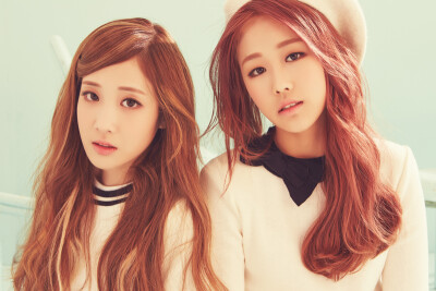 lovelyz（러블리즈），是Woollim entertainment于2014年推出的首支女子组合，成员由李秀晶、刘智嫒、徐智秀、李美珠、金智妍、朴明恩、柳秀静、郑艺仁八人组成