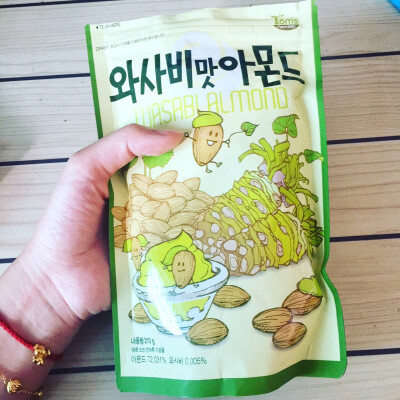 #无限回购#韩国的小零食，芥末杏仁。好吃的根本停不下嘴。就是吃多了容易上火。