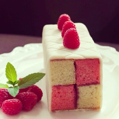 树莓方块蛋糕