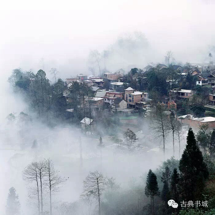 蓬莱小楼飘渺里，山里人家都是仙。