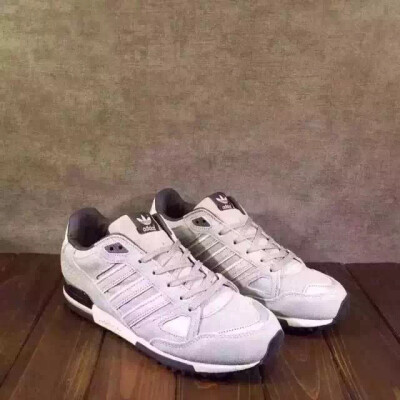 纯白你爱吗 三叶草 adidas