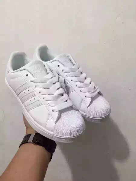 纯白你爱吗 adidas 贝壳头