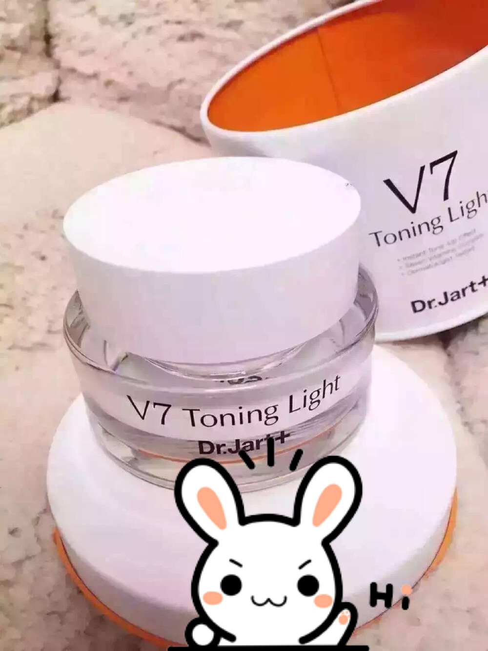 用过我就晒#dr.jart的素颜霜这款估计都要被推烂了!淡淡的橘子香!