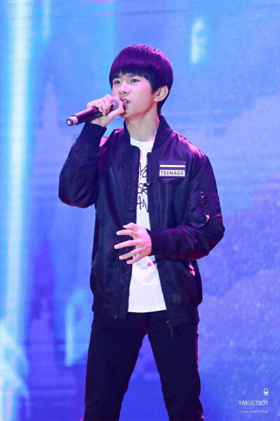 #易烊千玺 #tfboys易烊千玺 #tfboys 湖南师大附中艺术节表演 高清 帅气