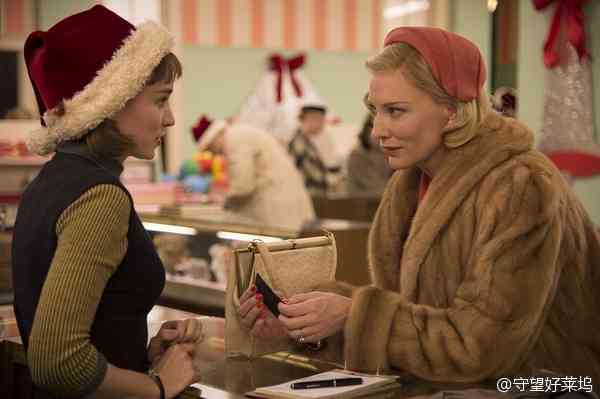 第73届金球奖完整提名名单（4） 剧情类电影最佳女主角 凯特-布兰切特(Cate Blanchett)——《卡萝尔》 布丽-拉尔森(Brie Larson)——《房间》 鲁妮-玛拉(Rooney Mara)——《卡萝尔》 西尔莎-罗南(Saoirse Ronan)——《布鲁克林》(Brooklyn) 艾丽西亚-维坎德——《丹麦女孩》(The Danish Girl)  