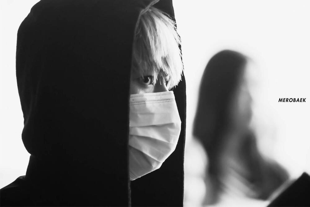 #边伯贤# 151211 南京机场到达，不就是戴口罩不戴口罩感觉差这么大TT求你演戏真的TT