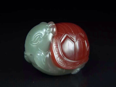 【泰紫工坊】福寿龟 39*26*25mm，35克，紫绿玛瑙，分色而雕，摘俏色作龟甲，憨态可掬，慢条斯理，轻吞慢吐，威风凌凌，嗟神龟之奇物，体乾坤之自然，有福气临门，富贵长寿之意……weixin：taizi…