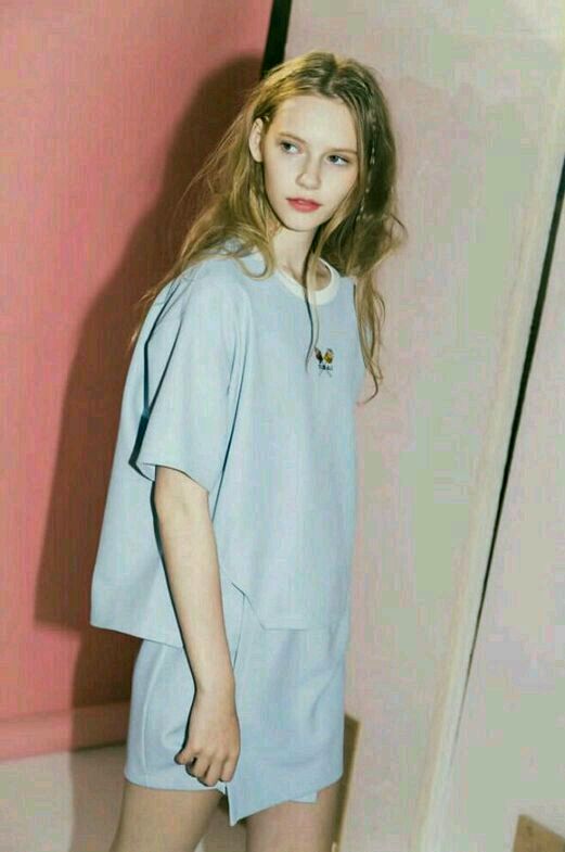 janelicher 壁纸 欧美风 服饰 画报 粉红色… - 堆