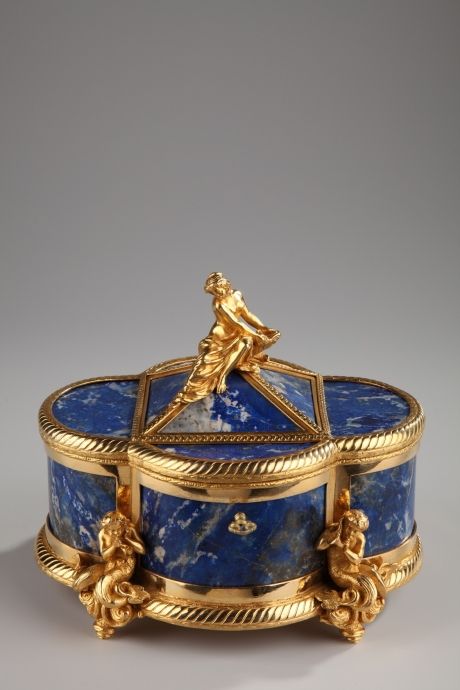 十九世纪中期,天青石和镀金青铜首饰盒
