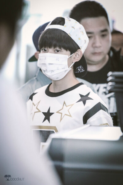 TFBOYS王源 151016无锡返重庆 cr:CoconutBoys