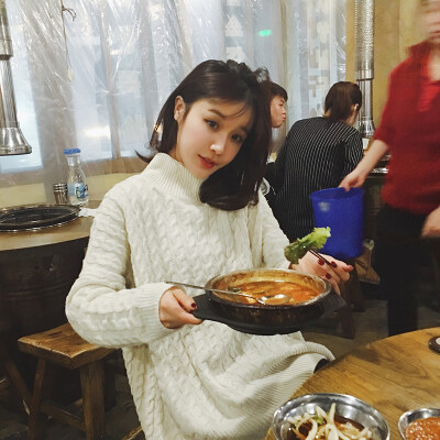 双12价199IUIU阿晶 洋气小高领开叉麻花毛衣54037