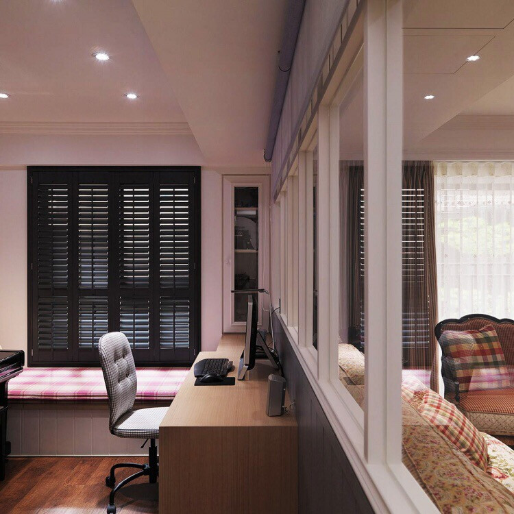 属于美式田园的温馨感，高级灰的注入令整个空间都柔和起来～