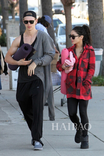 Vanessa Hudgens&amp;amp;Austin Butler好有爱的一对～ 祝幸福哦（≧?≦）