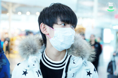 TFBOYS王源 151117 北京赴首尔 cr：Baymax1108