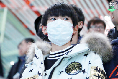 TFBOYS王源 151117 北京赴首尔 cr：Baymax1108