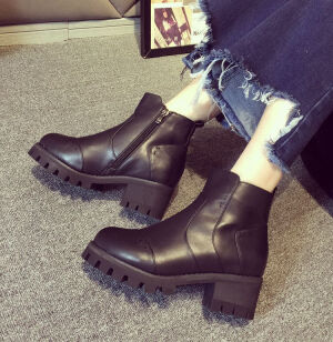 香香家 冬季新上脚百搭粗跟侧拉链波浪纹短靴 女靴子