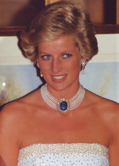 戴安娜王妃的珍珠项链很漂亮，让人流口水，很想要一串啊。