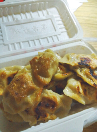 「华师东南门 煎饺王子」煎饺 金灿灿的看着就有食欲 一份五块量很足