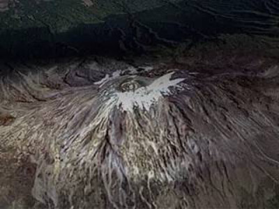 从太空中看乞力马扎罗（Mount Kilimanjaro）山顶的积雪正在消失