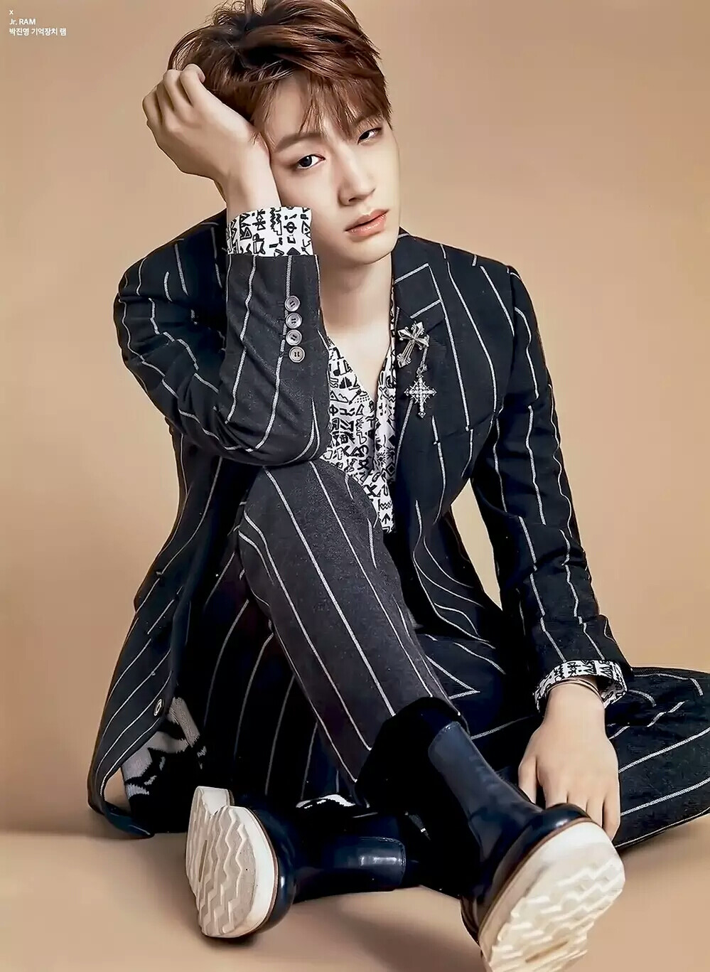 GOT7是韩国JYPEntertainment于2014年推出的男子组合，七名成员包括林在范（JB.）、朴珍荣（Jr.）、段宜恩（Mark）、王嘉尔（Jackson）、崔荣宰（YoungJae）、BamBam、金宥谦（YuGyeom）