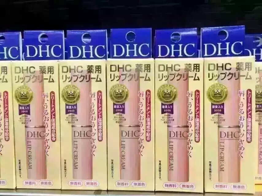  特价¥68嘴唇容易起干皮，觉得迪奥小贵！给你推荐推荐DHC橄榄油润唇膏！添加橄榄油成分，滋润嘴唇，减少唇纹。DHC唇膏这款在日本卖的非常的好！销量排行不说，效果也是好的惊人！超多好评！ 真的很好用，一点也不油腻，而且很滋润，强烈推荐..