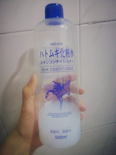 #好货安利#薏仁水Naturie化妆水500ml 这个太多人推了 看到我的用量就知道了 这瓶是在堆糖上入手的第一个商品好像？(๑ ∀ ๑) 大瓶省心！而且湿敷炒鸡舒服！