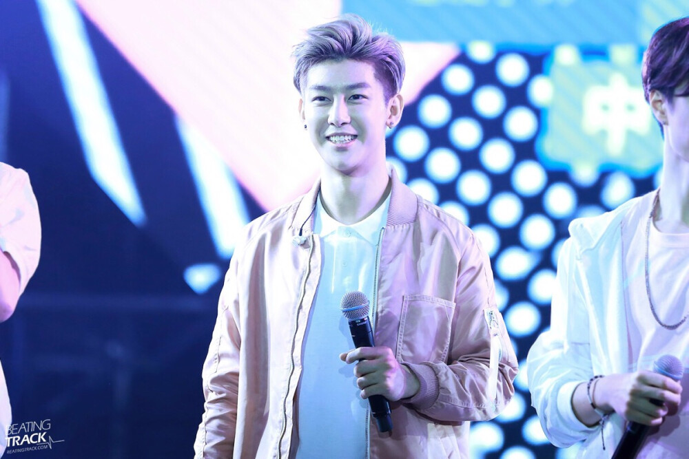 #UNIQ周艺轩# #UNIQ# 151011 MTV EMA拉票会 9P 表演时很霸气平时很温暖，两种面貌都有着各自的魅力ʚ❤ɞ