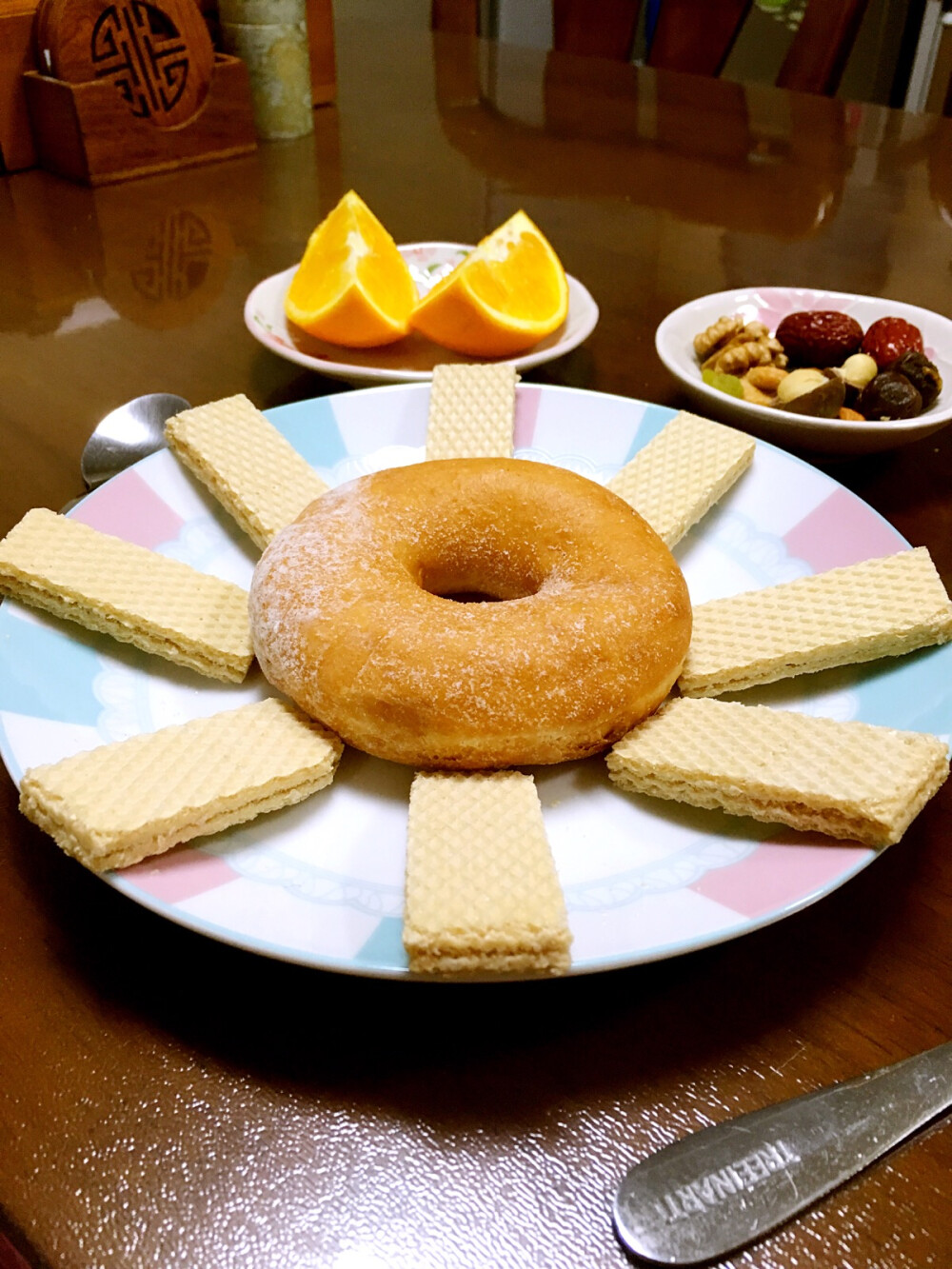 【甜甜圈配牛奶华夫饼干】