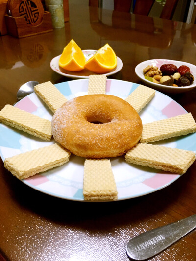 【甜甜圈配牛奶华夫饼干】