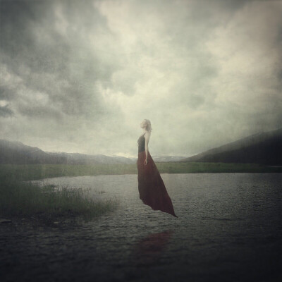 Michael Vincent Manalo 观念艺术摄影