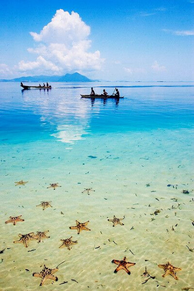 Semporna, Sabah, Borneo, Malaysia。仙本那，位于马来西亚沙巴的东海岸，在巴夭语和马来语中仙本那Semporna字面意思为‘完美的’ 。原来的小渔村，现在已发展成为著名的海底世界旅游中心了。这里提供各式各样的水上…