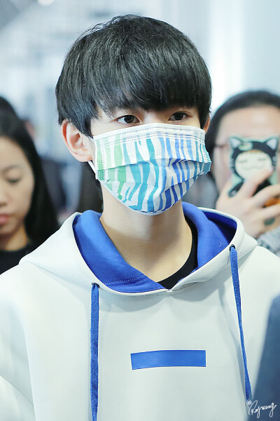 TFBOYS王源 151115 北京赴宁波 cr：RoyWang1108