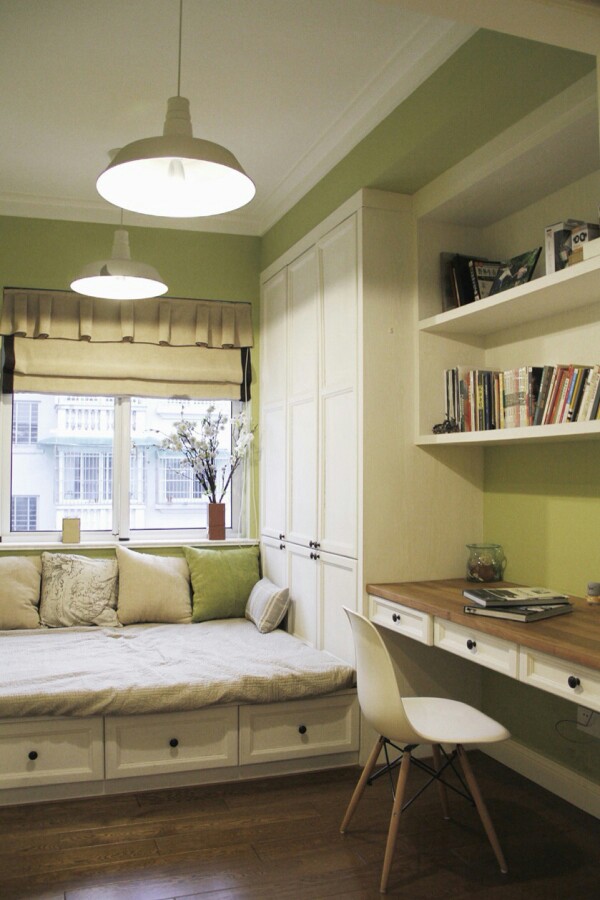 绿黄的墙壁，时尚的带衣柜和抽屉的白色榻榻米，小书桌，，新家的客房就这样做吧！