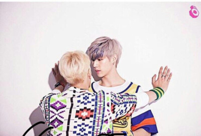 GOT7是韩国JYPEntertainment于2014年推出的男子组合，七名成员包括林在范（JB.）、朴珍荣（Jr.）、段宜恩（Mark）、王嘉尔（Jackson）、崔荣宰（YoungJae）、BamBam、金宥谦（YuGyeom）