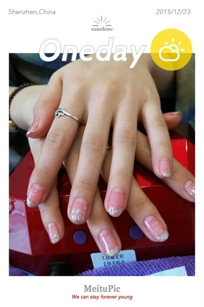 简单大方滴法式款式……