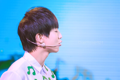 #王俊凯# #TFBOYS王俊凯# #TFBOYS# 151108 组合成员生日会 cr：OverPower921