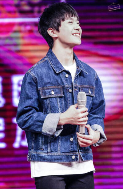 易烊千玺 最帅 唱歌