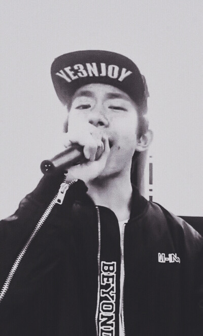 易烊千玺 最帅 唱歌