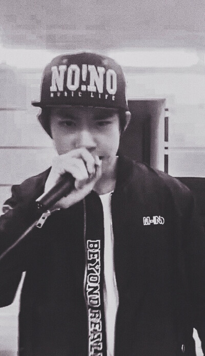 易烊千玺 最帅 唱歌